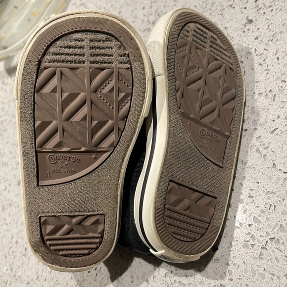 Converse high tops - size 4 baby - Picture 6 of 6